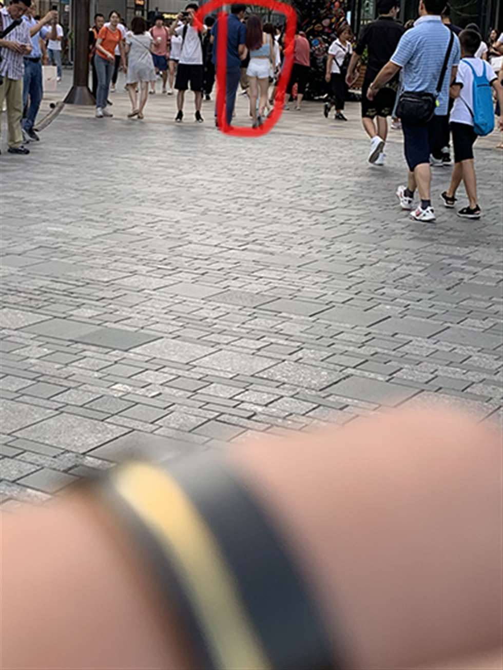 图片[3]-【红石赛帖】白色热裤美女-街拍流行馆