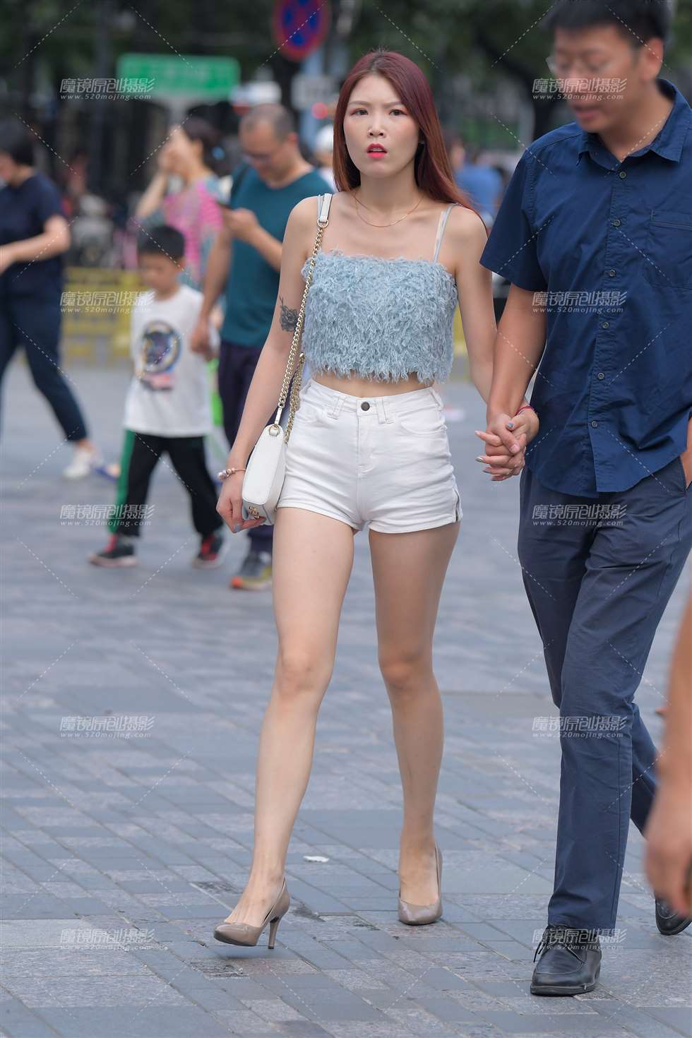 图片[4]-【红石赛帖】白色热裤美女-街拍流行馆