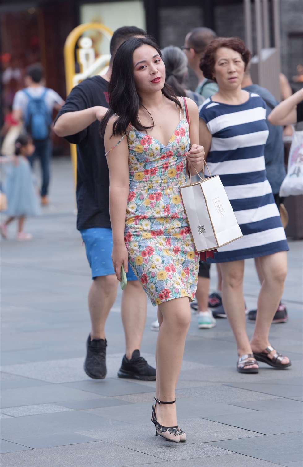 图片[4]-【慕容笙赛贴】花边裙子美女-街拍流行馆