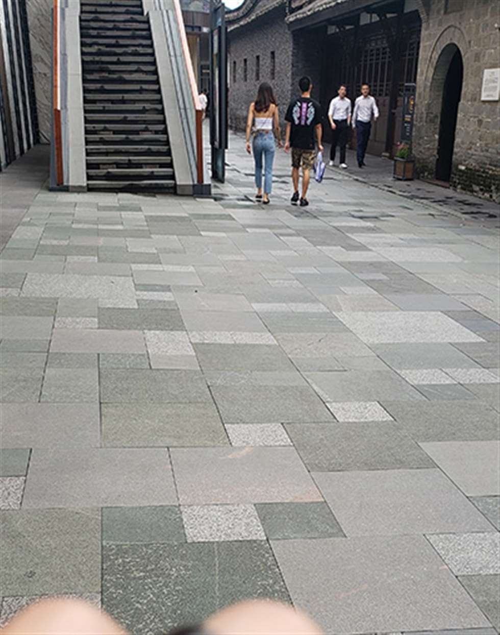 图片[3]-【凯恩赛贴】好紧-街拍流行馆