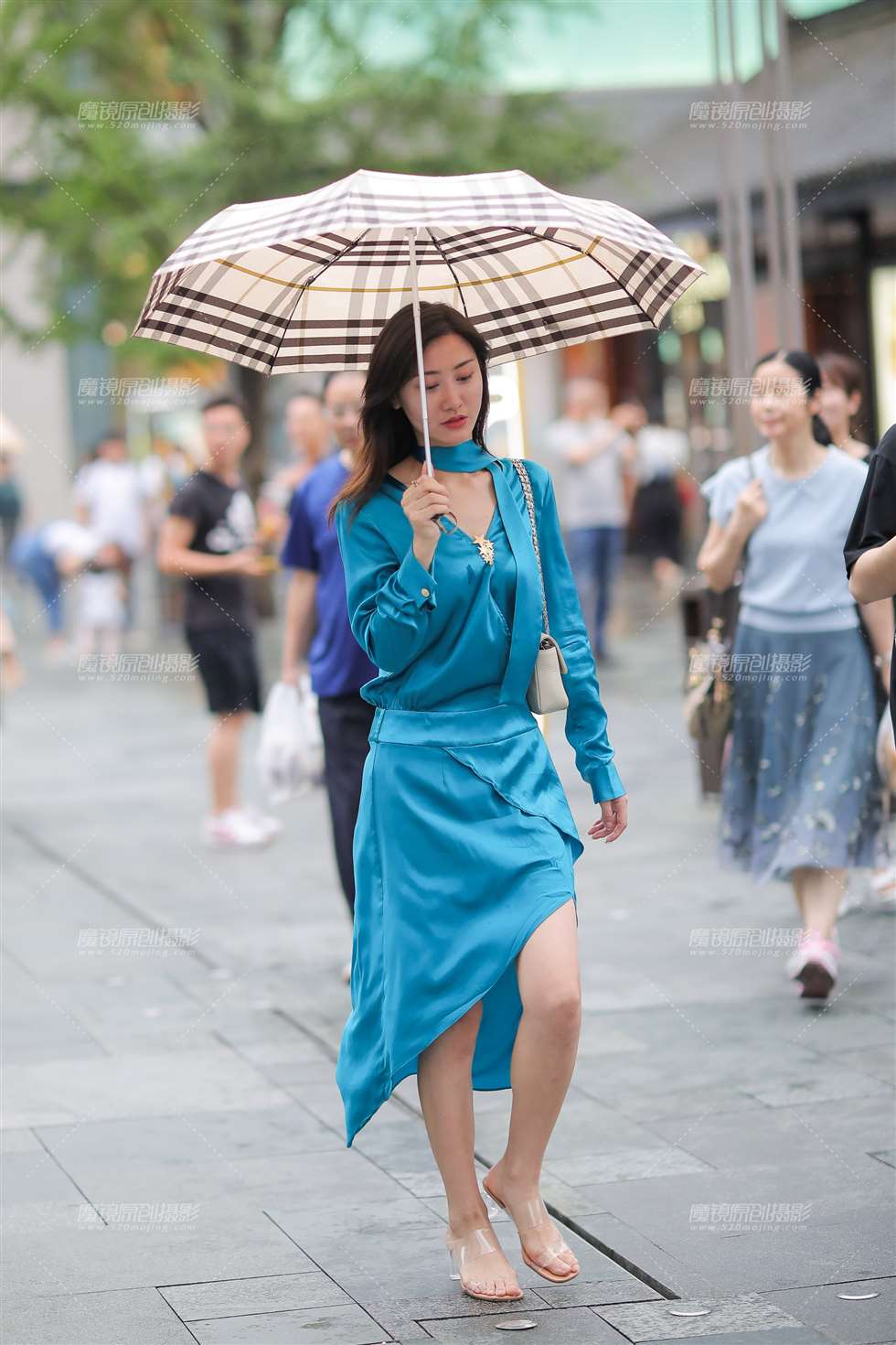 图片[1]-【凯恩赛贴】气质高雅-街拍流行馆