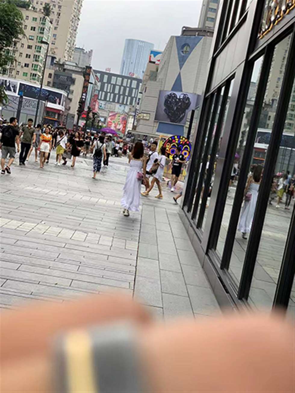 图片[3]-【视觉冲击赛贴】性感白裙**-街拍流行馆