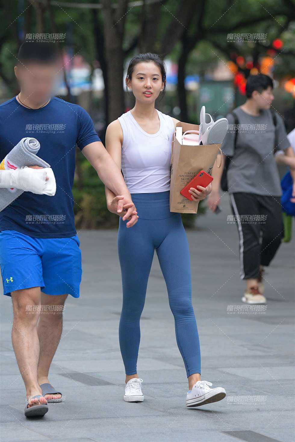 图片[3]-【街拍之魂赛帖】蓝色紧身小姐姐-街拍流行馆