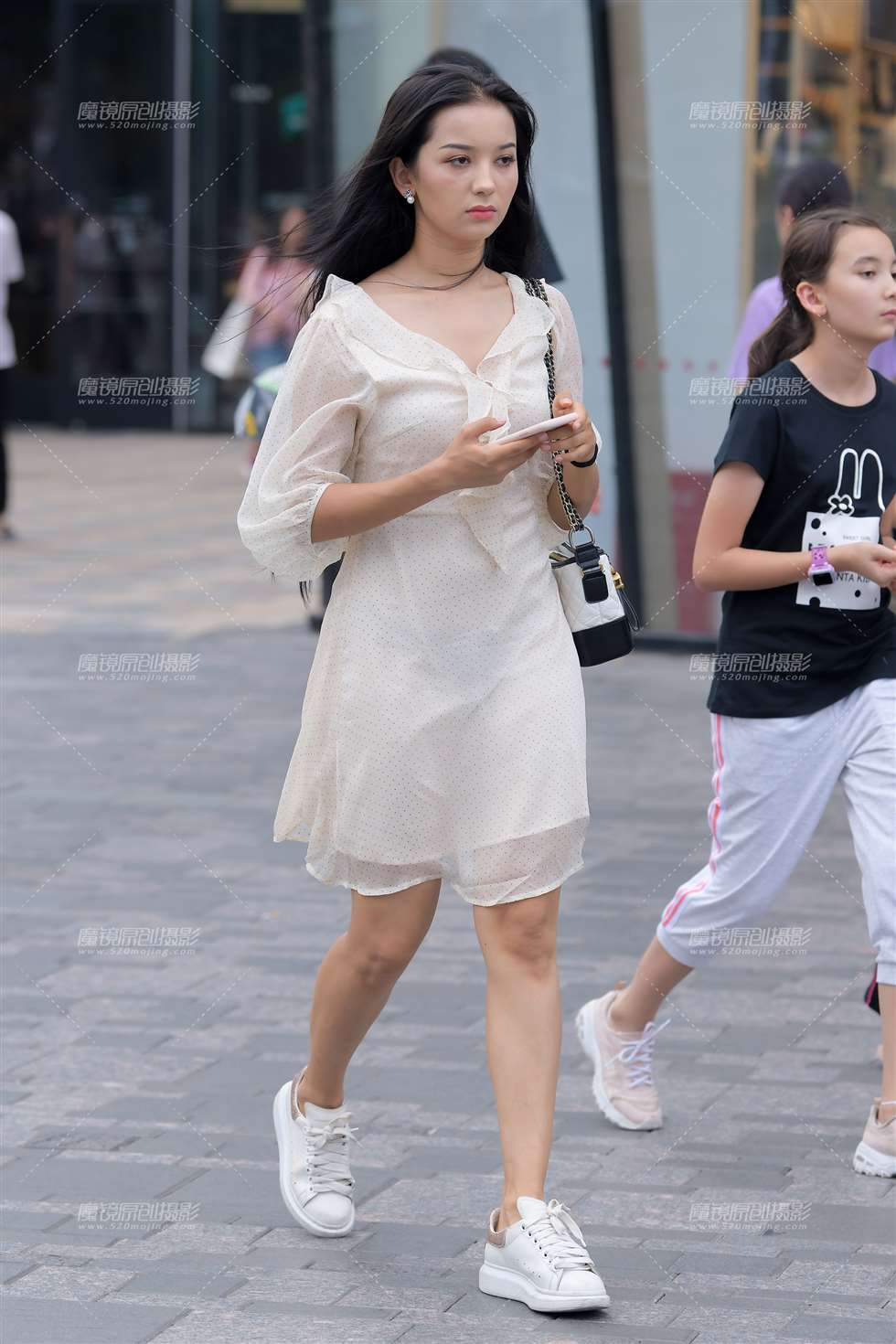 图片[1]-【红石赛帖】洋气的美女-街拍流行馆