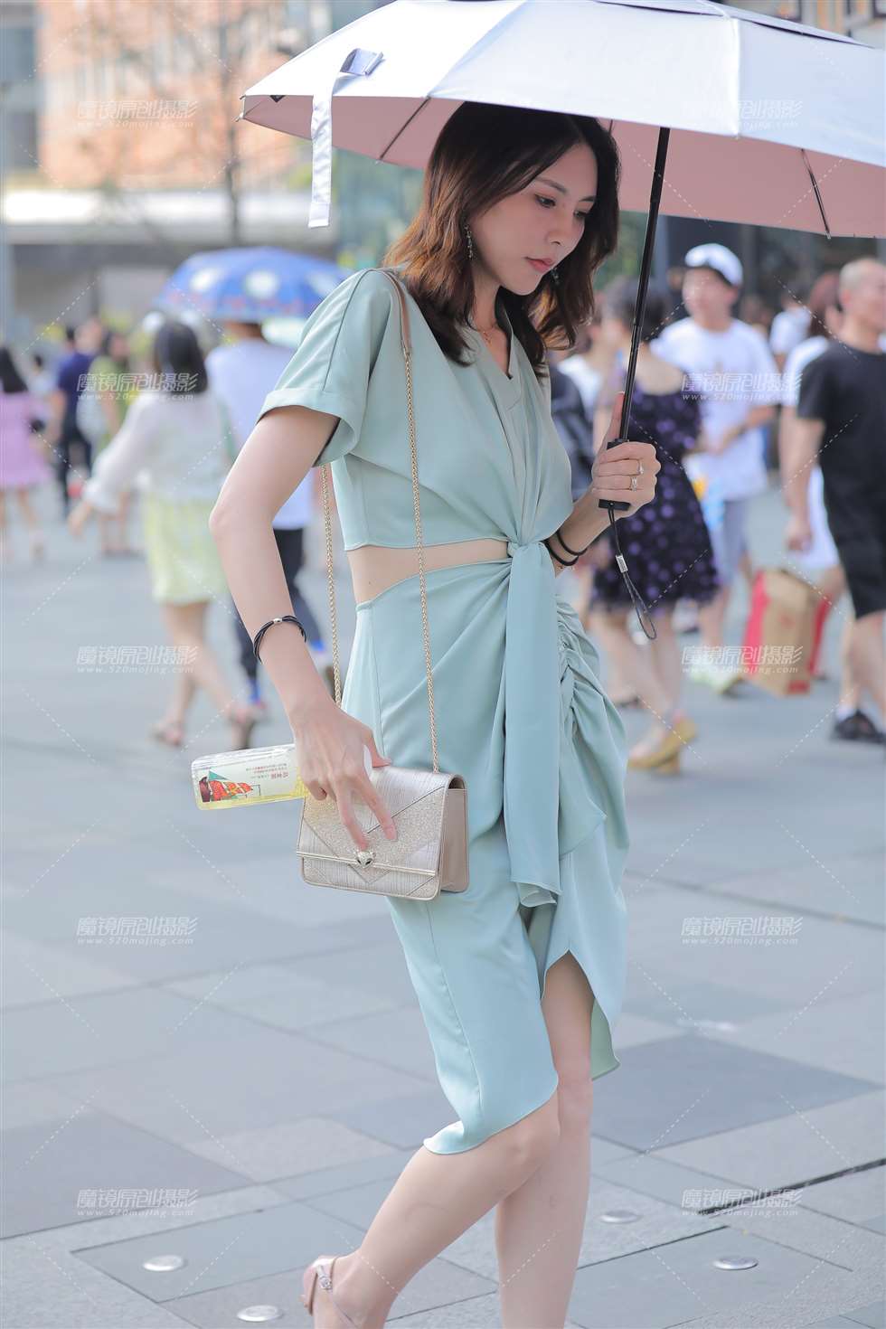 图片[1]-【凯恩赛贴】高挑气质女神-街拍流行馆