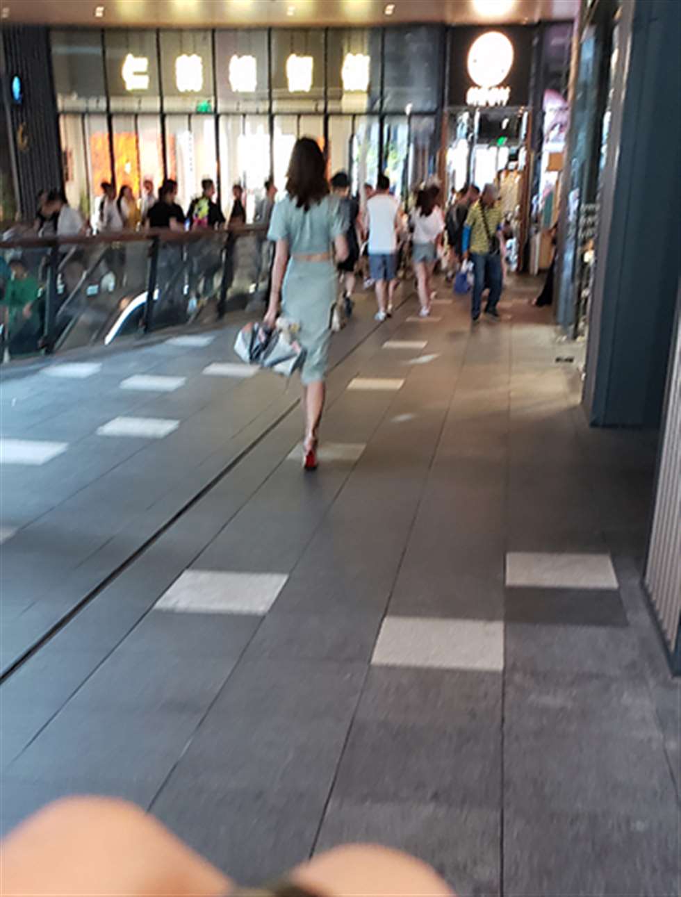 图片[3]-【凯恩赛贴】高挑气质女神-街拍流行馆