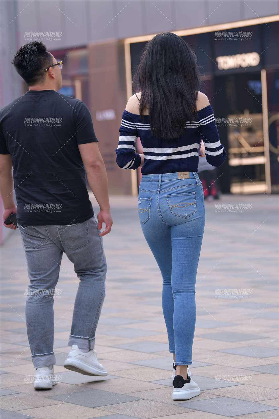 图片[2]-【街拍之魂赛帖】性感蓝色紧牛-街拍流行馆