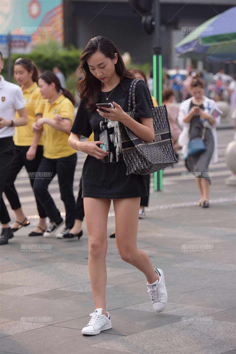 图片[1]-【慕容笙赛贴】小姐姐裤子好短-街拍流行馆