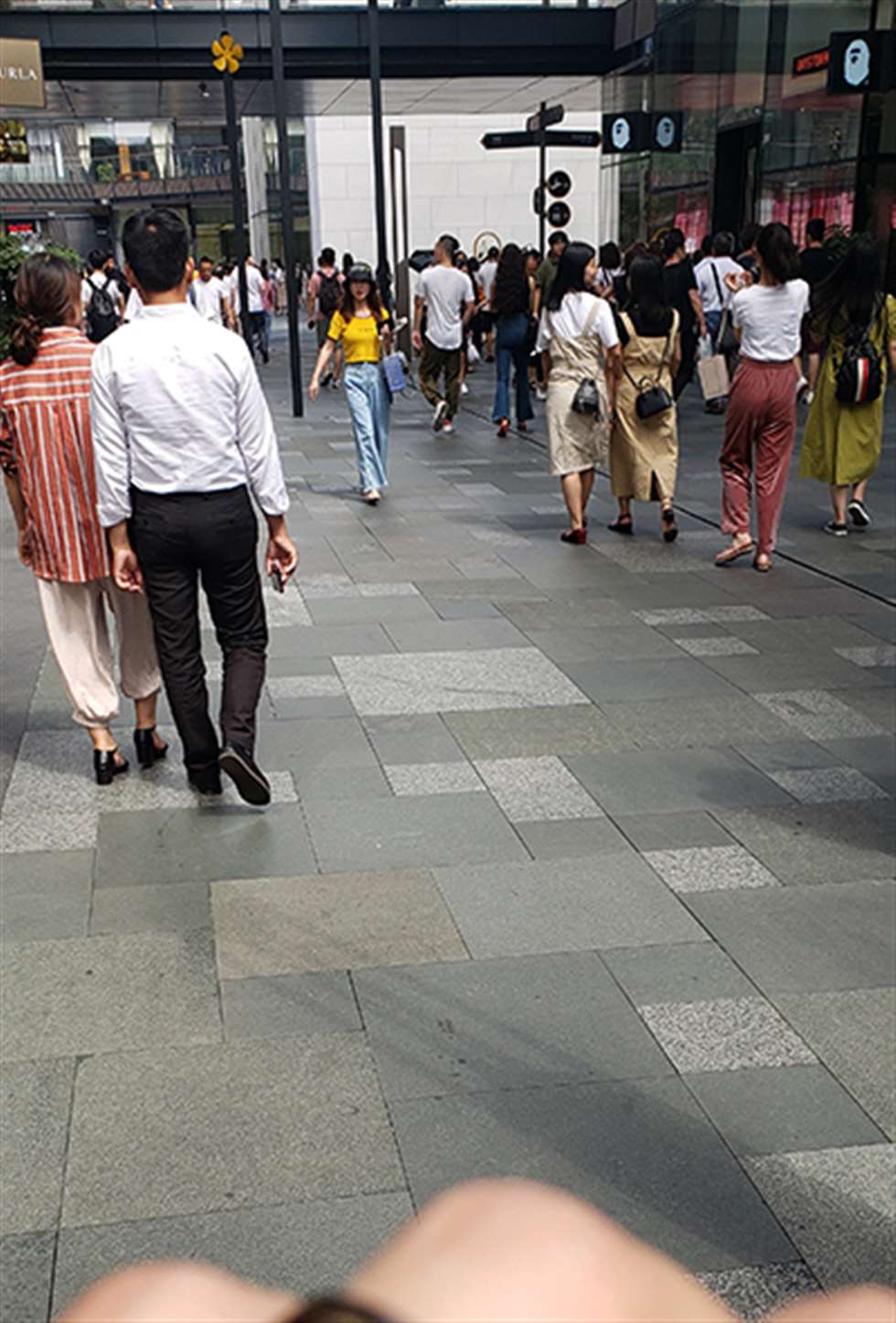 图片[3]-【凯恩赛贴】紧臀-街拍流行馆