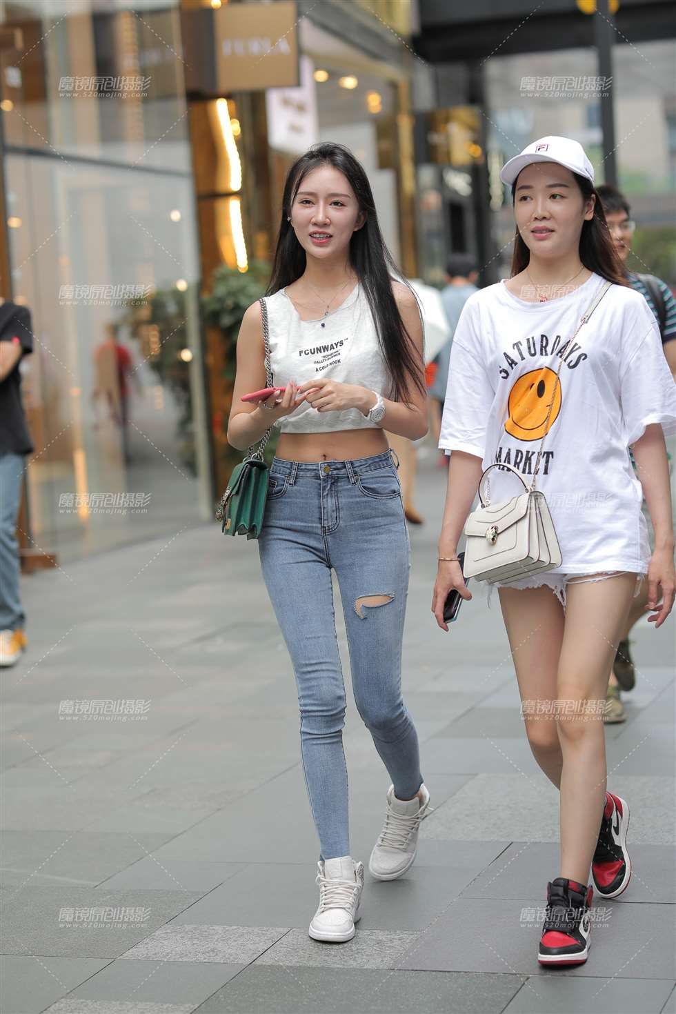 图片[1]-【凯恩赛贴】紧牛美眉-街拍流行馆