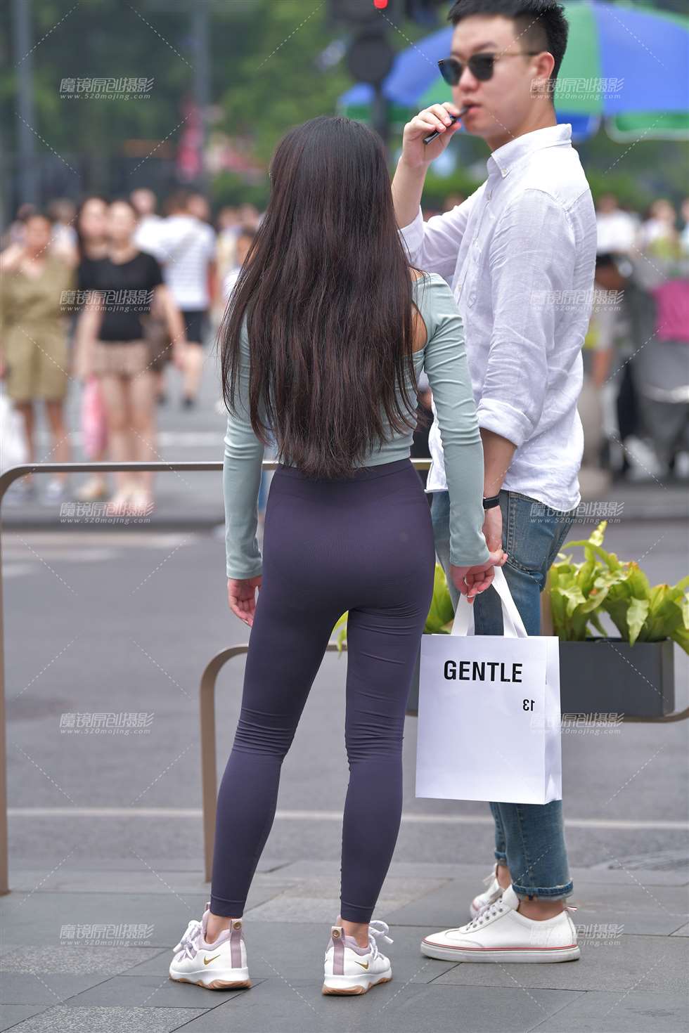 图片[2]-[视觉冲击赛贴】性感的紧身裤女友-街拍流行馆