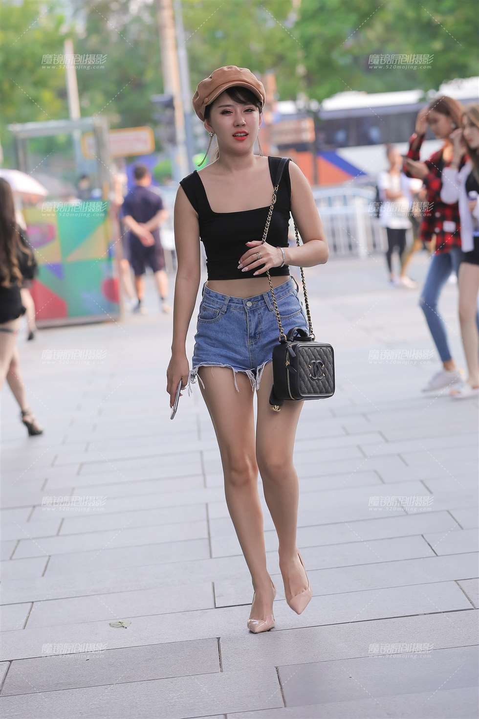 图片[4]-【视觉冲击赛贴】性感小月牙，热裤高跟小姐姐-街拍流行馆
