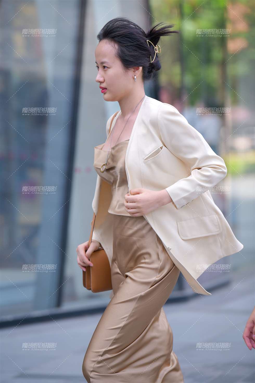 图片[2]-【街拍之魂赛帖】好大的风-街拍流行馆