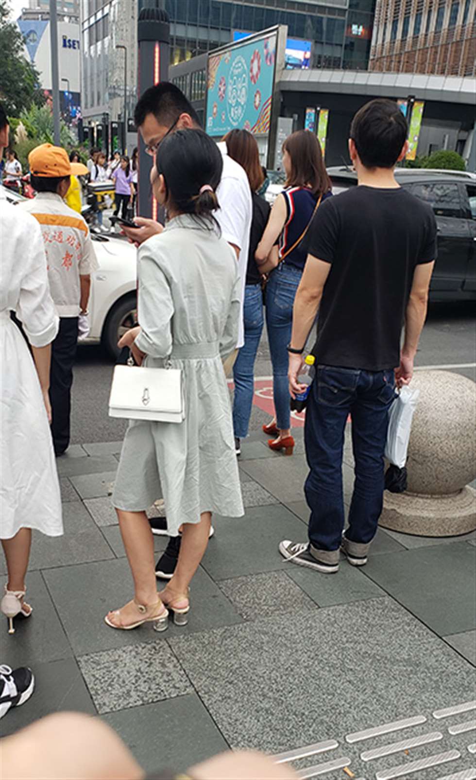 图片[3]-【凯恩赛贴】紧牛翘臀-街拍流行馆