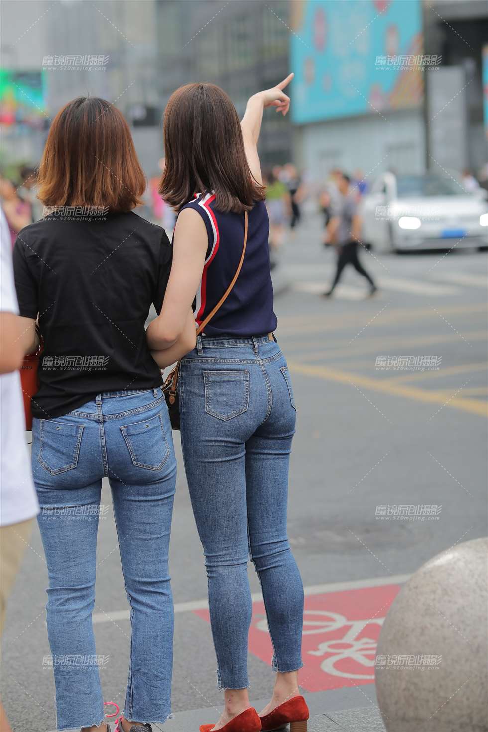 图片[4]-【凯恩赛贴】紧牛翘臀-街拍流行馆