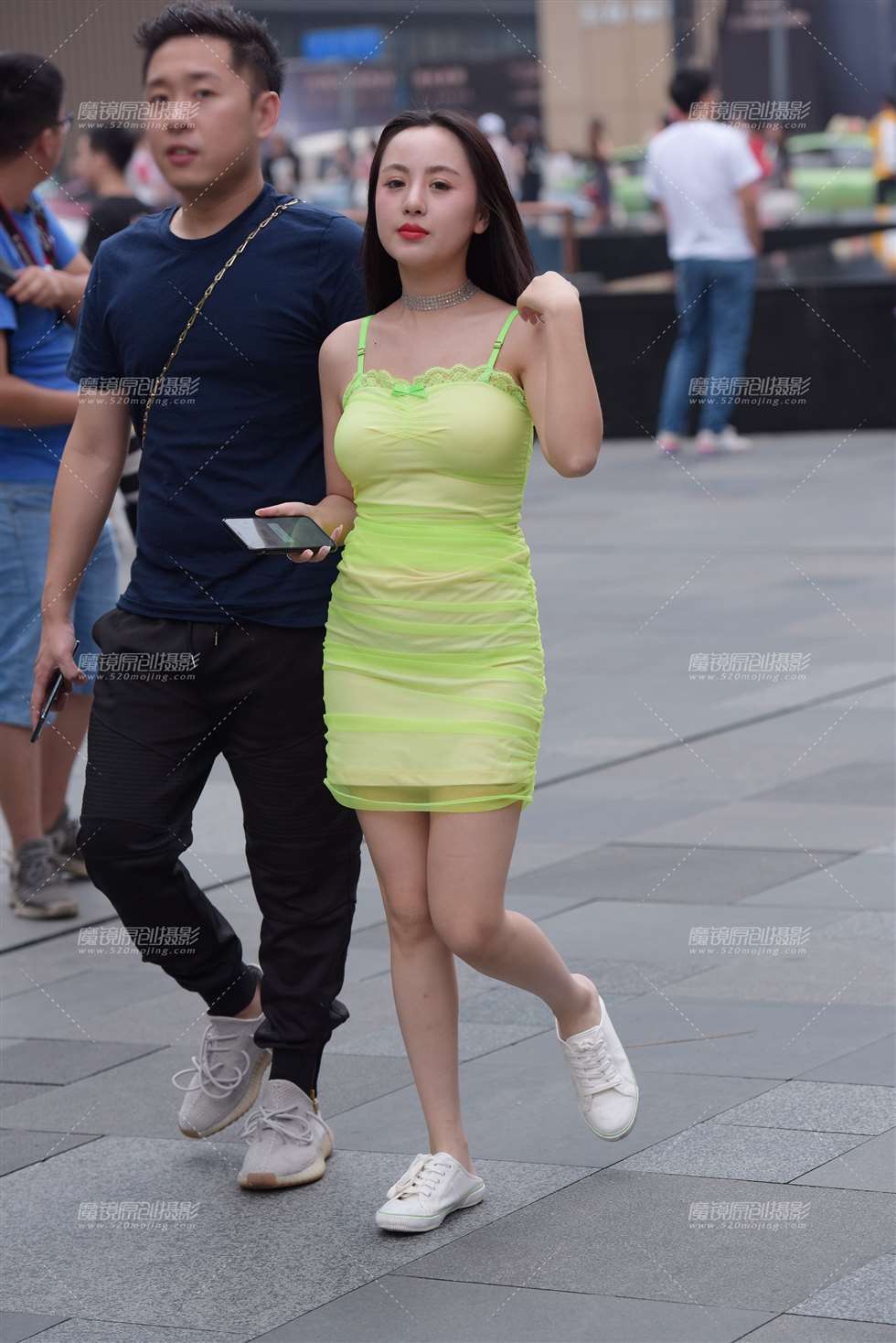 图片[1]-【慕容笙赛贴】包臀裙女友-街拍流行馆
