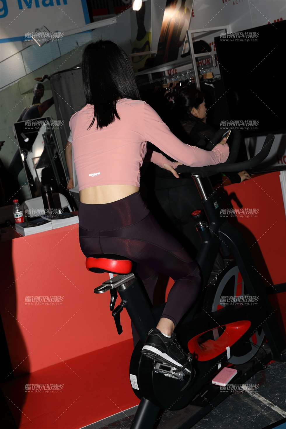 图片[4]-【欧阳赛帖】两个紧身裤长腿美女-街拍流行馆