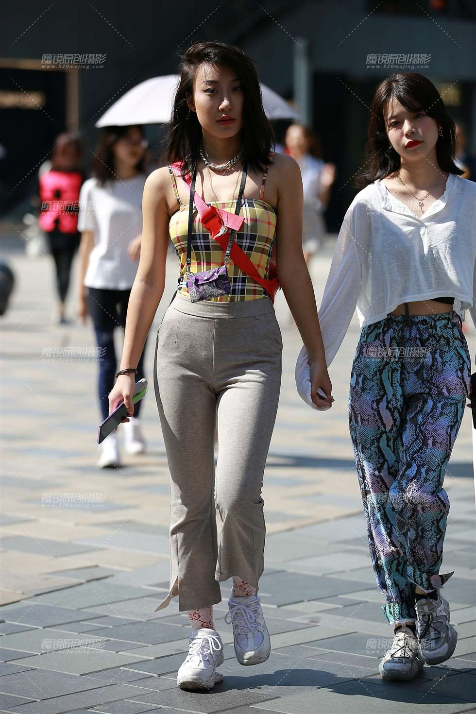 图片[3]-紧身裤美眉-街拍流行馆