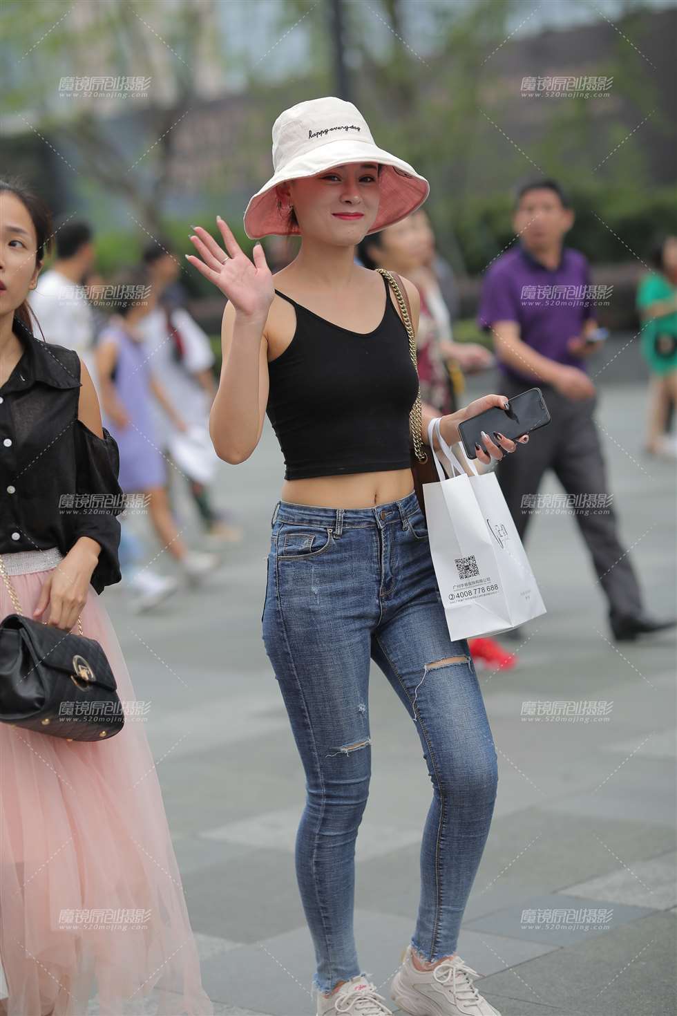 图片[1]-【凯恩赛贴】紧牛美眉-街拍流行馆