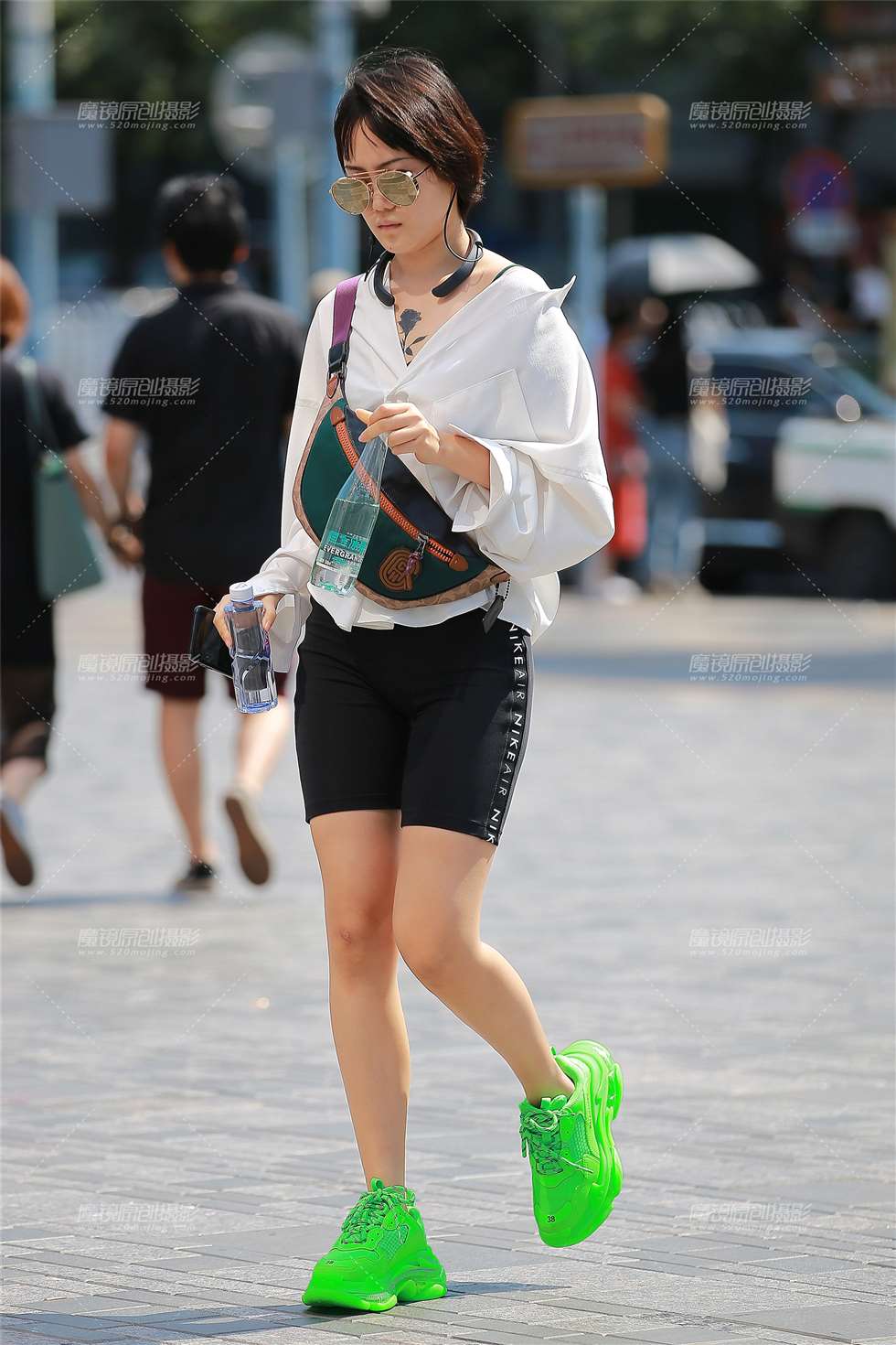 图片[3]-瑜伽短裤美女-街拍流行馆