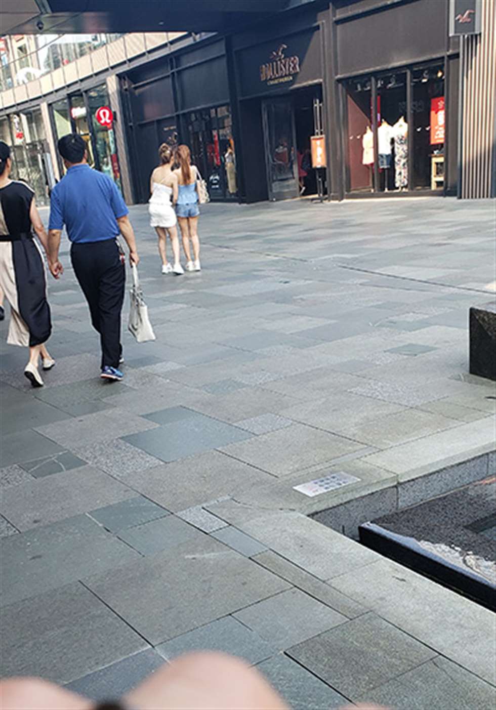图片[3]-【凯恩赛贴】胸涌-街拍流行馆