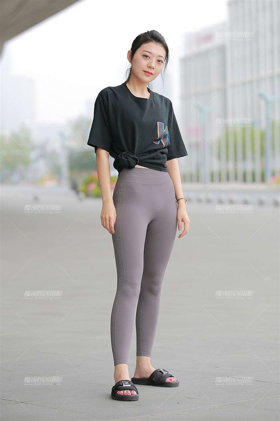 图片[4]-漂亮的瑜伽裤小妹-街拍流行馆