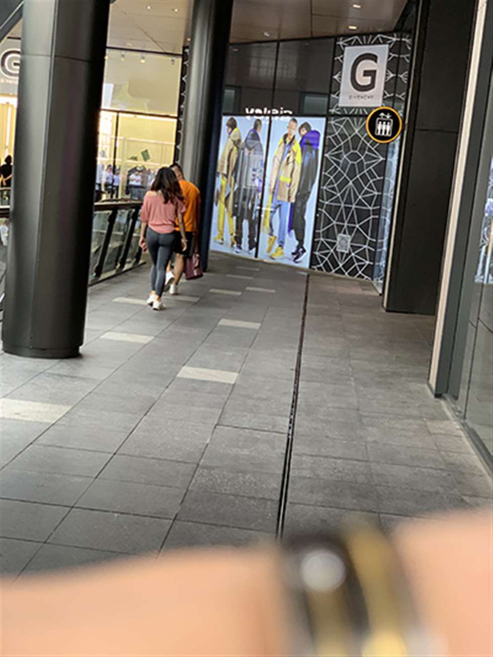 图片[3]-【视觉冲击赛贴】紧致灰色瑜伽裤**-街拍流行馆