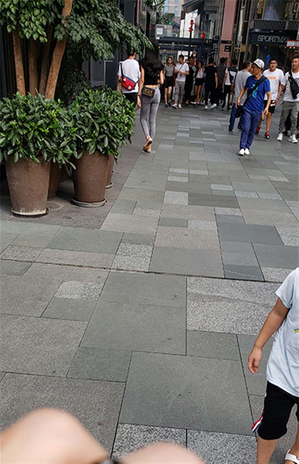 图片[3]-【凯恩赛贴】瘦是瘦 但有跨-街拍流行馆