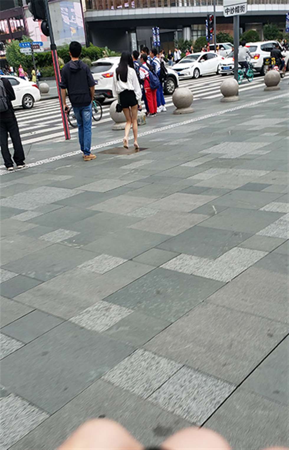 图片[3]-【凯恩赛贴】清秀的美腿女孩-街拍流行馆