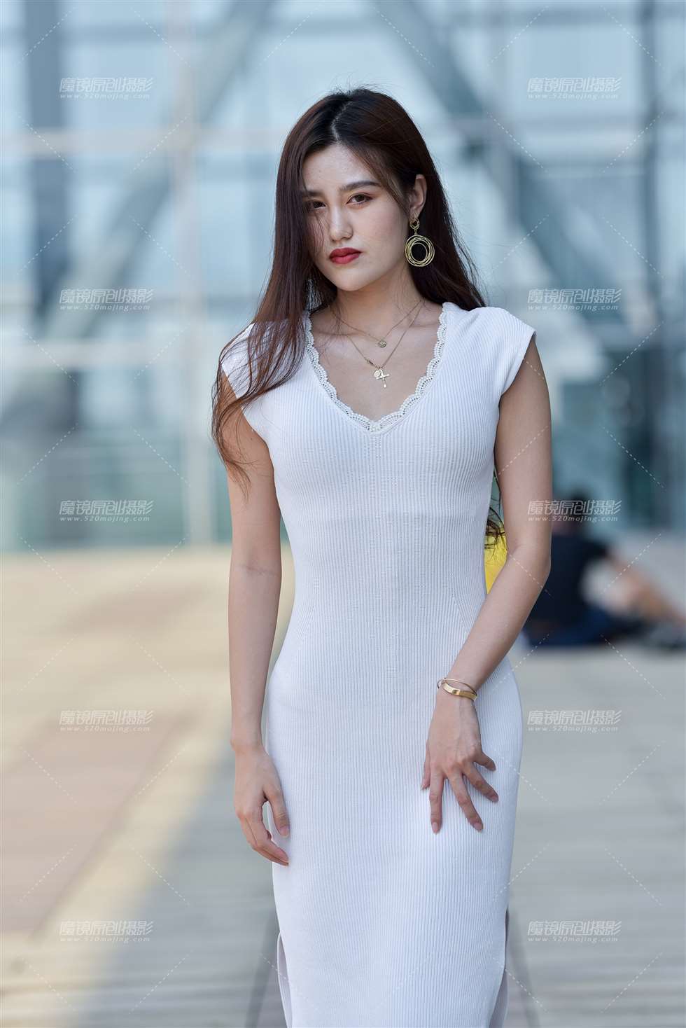 图片[4]-【赛德克赛帖】翘臀长发白纱裙-街拍流行馆