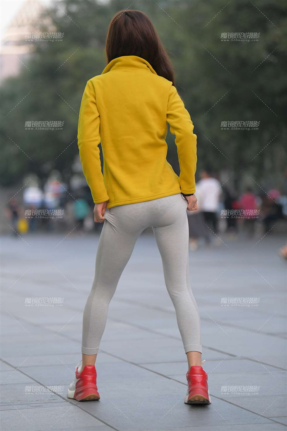 图片[4]-【红石赛帖】瑜伽裤美女-街拍流行馆