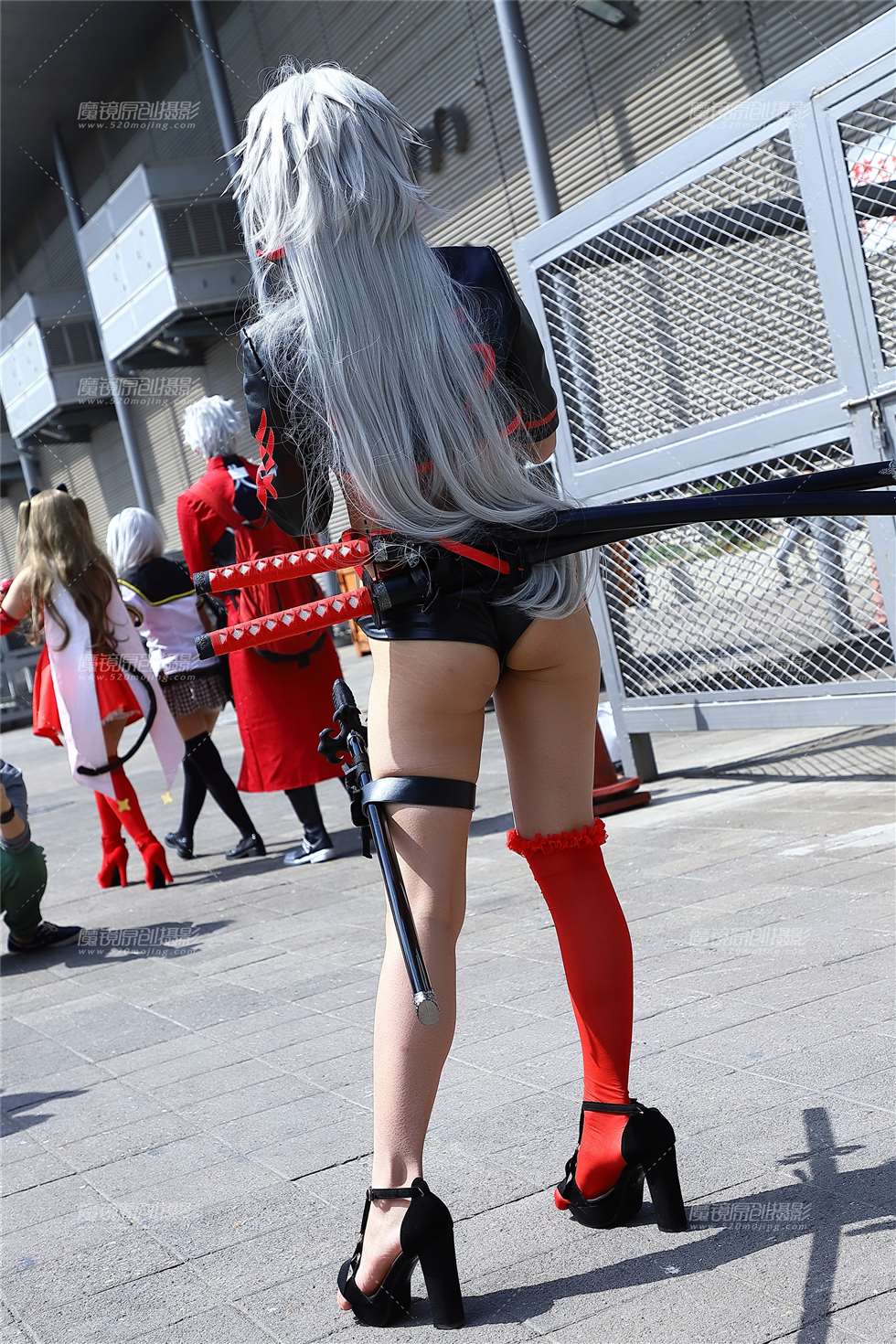 图片[2]-性感皮衣银发cosplay-街拍流行馆