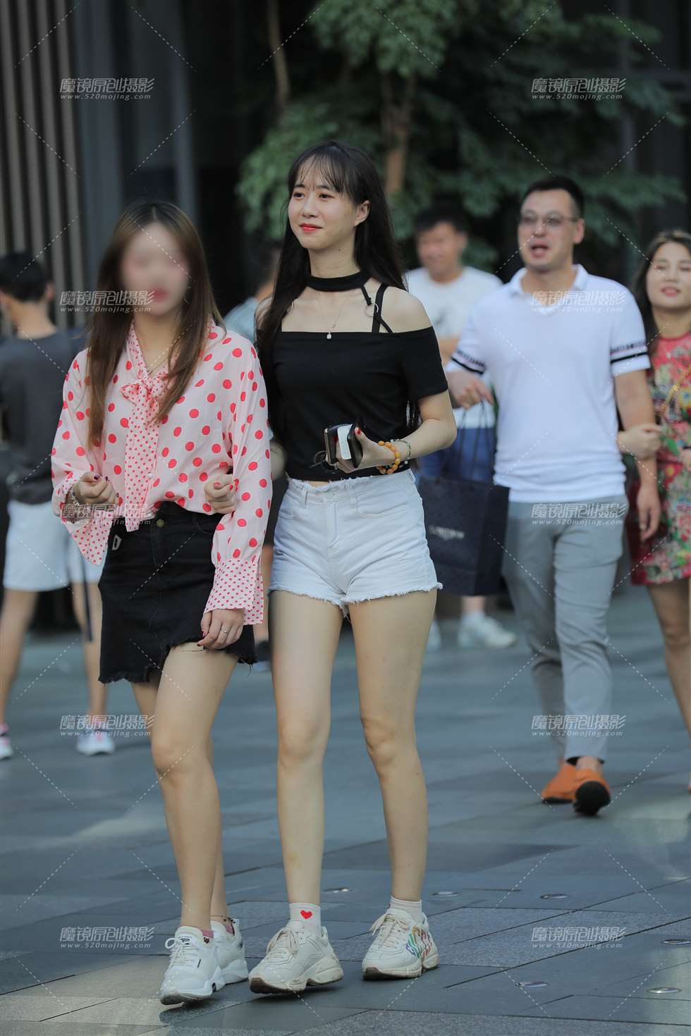 图片[1]-【凯恩赛贴】甜美乖巧的长腿热裤美眉-街拍流行馆