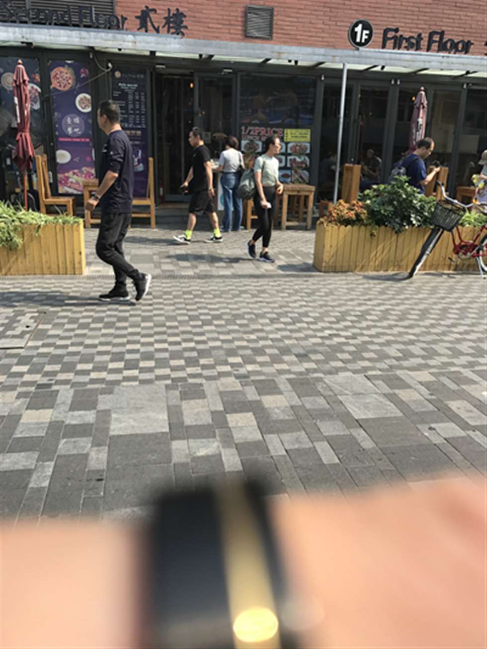 图片[3]-【玻璃赛帖】单车小妹-街拍流行馆