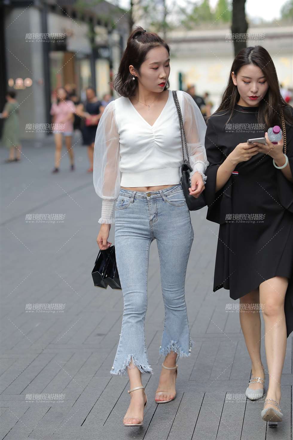 图片[1]-【凯恩赛贴】买口红的紧牛小姐姐-街拍流行馆