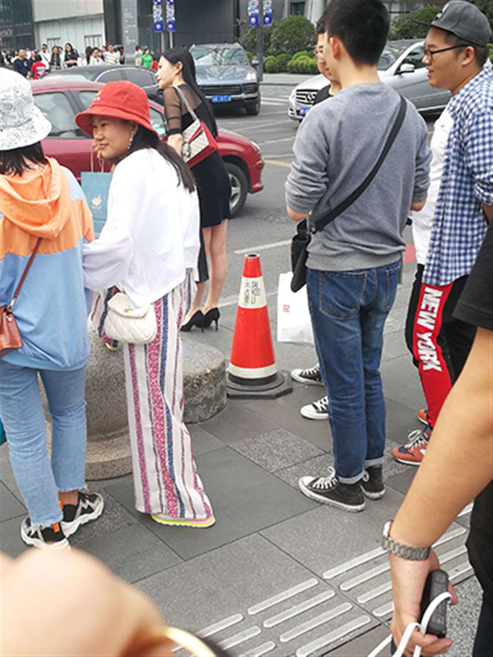 图片[3]-【慕容笙赛贴】打电话的**-街拍流行馆