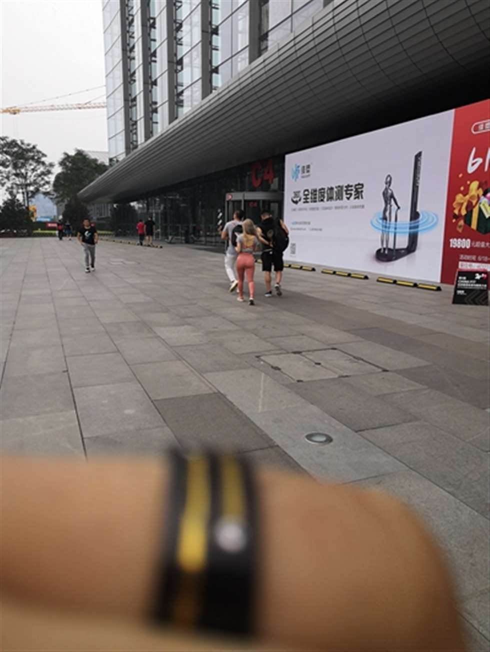 图片[2]-【赛德克赛帖】健身小妹-街拍流行馆