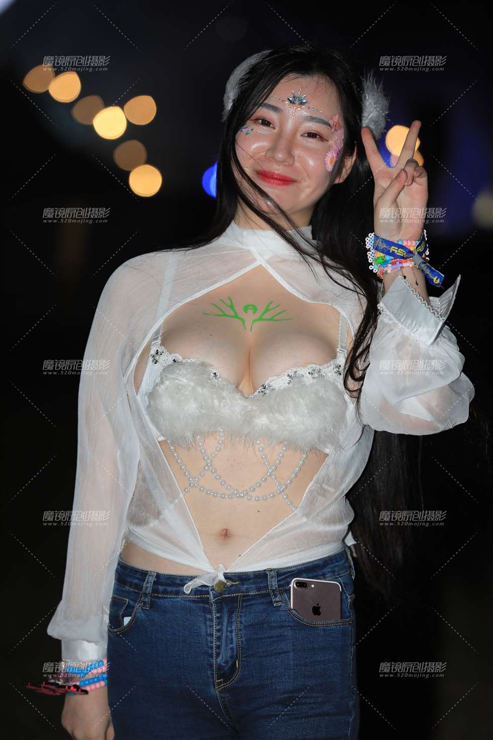 图片[1]-【凯恩赛贴】撩人夜色-街拍流行馆
