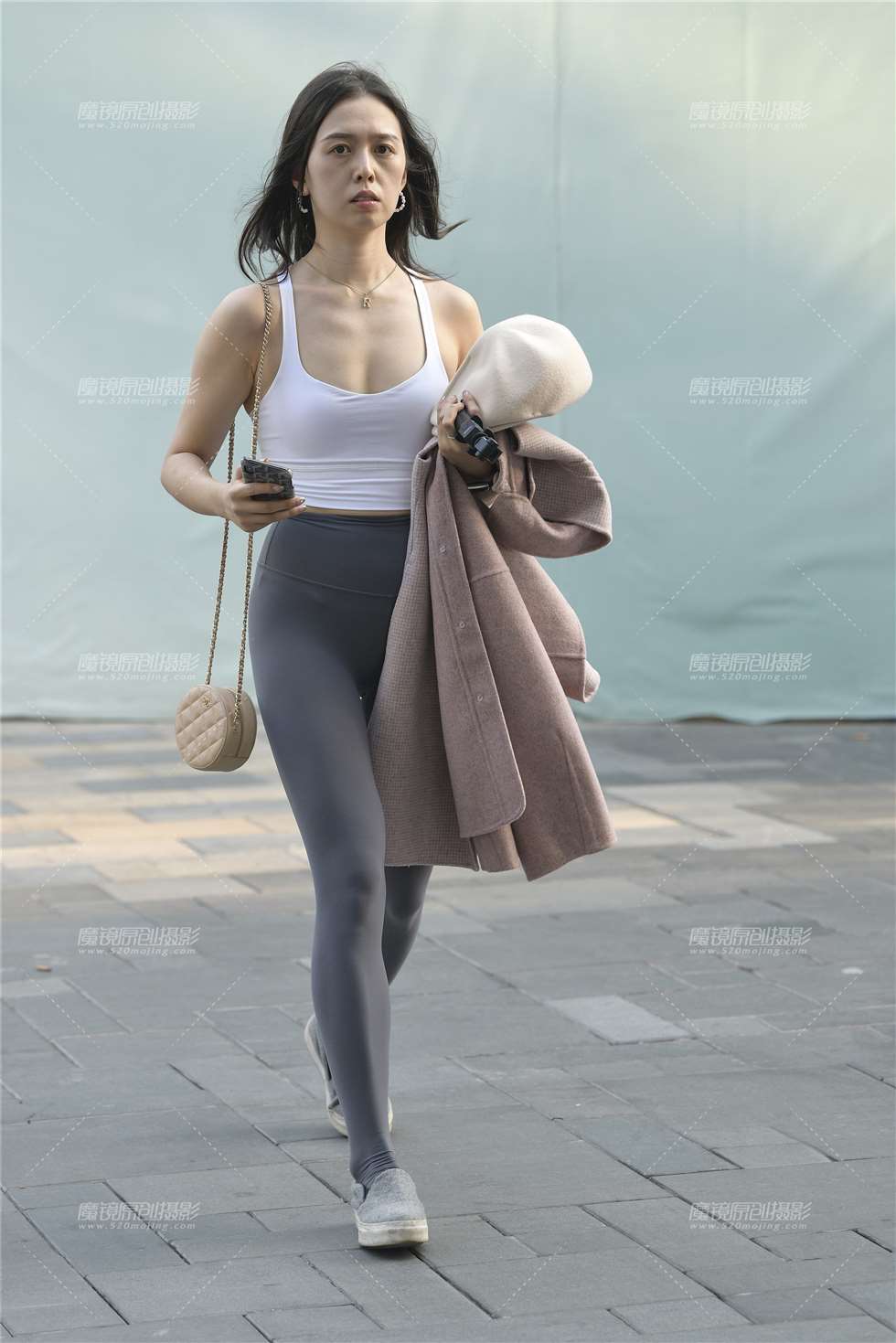 图片[1]-健美姑娘身材真好-街拍流行馆