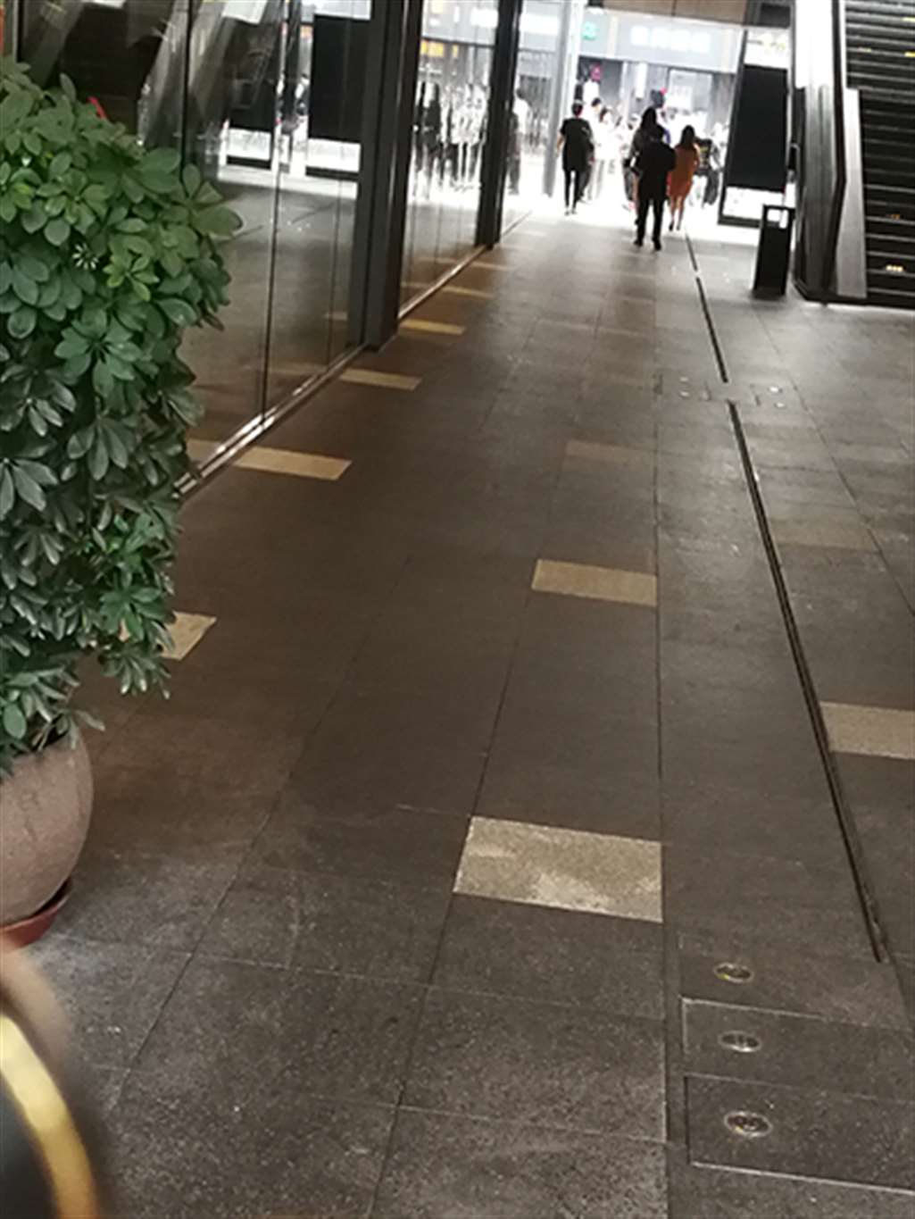 图片[3]-【慕容笙赛贴】墨镜长腿美女-街拍流行馆