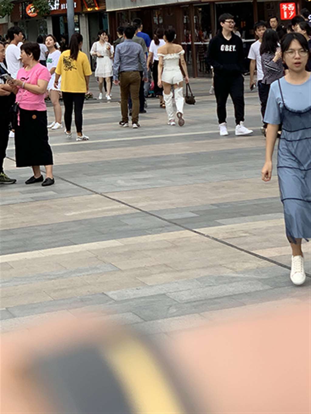 图片[3]-【视觉冲击赛贴】性感热裤月牙女友-街拍流行馆
