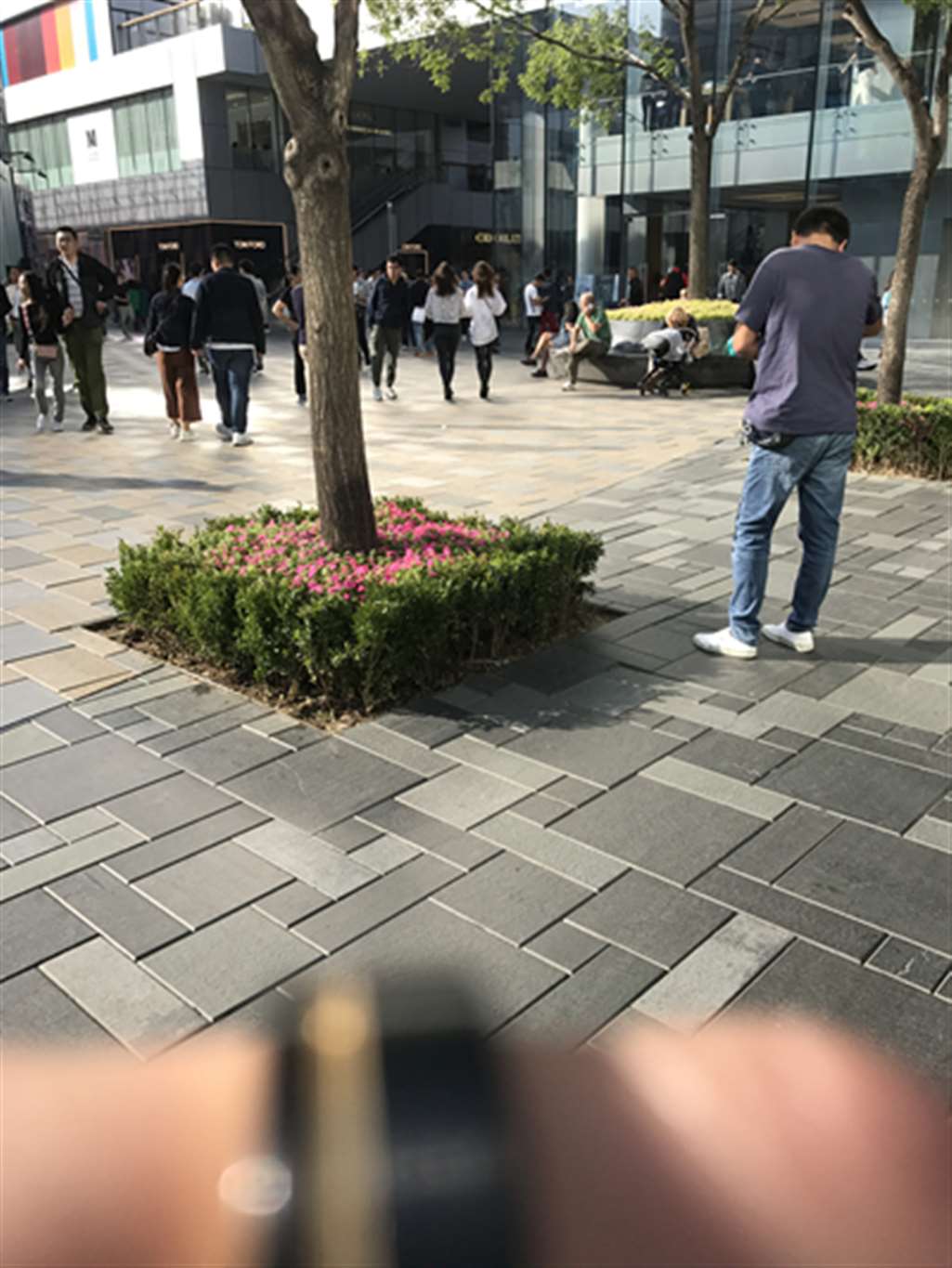 图片[3]-【玻璃赛帖】明亮动人-街拍流行馆
