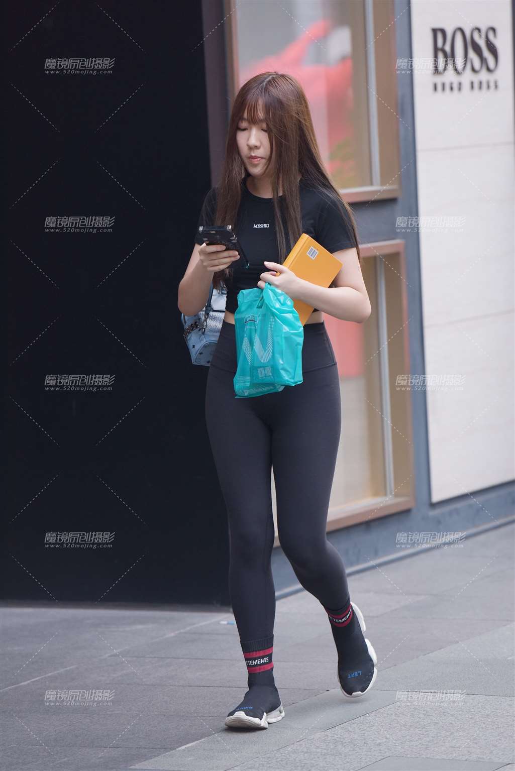 图片[1]-【慕容笙赛贴】导航的小姐姐-街拍流行馆