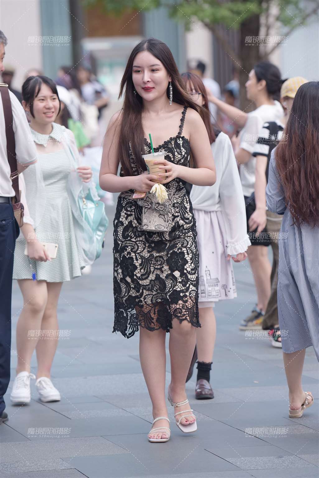 图片[1]-【慕容笙赛贴】包臀裙的美女-街拍流行馆