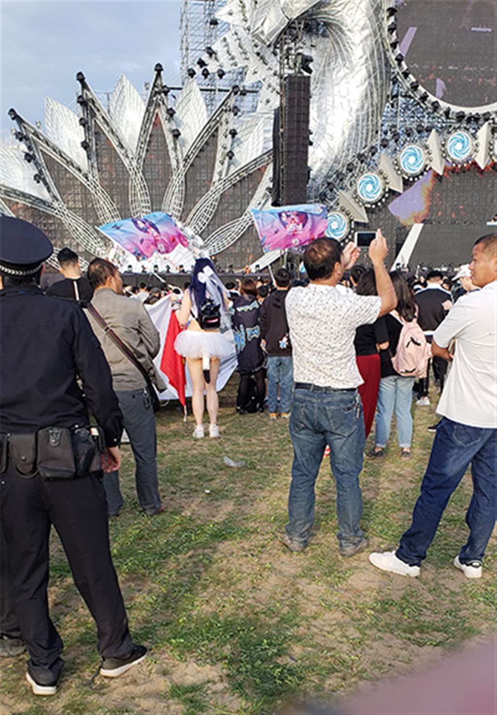 图片[3]-【凯恩赛贴】红白精灵-街拍流行馆