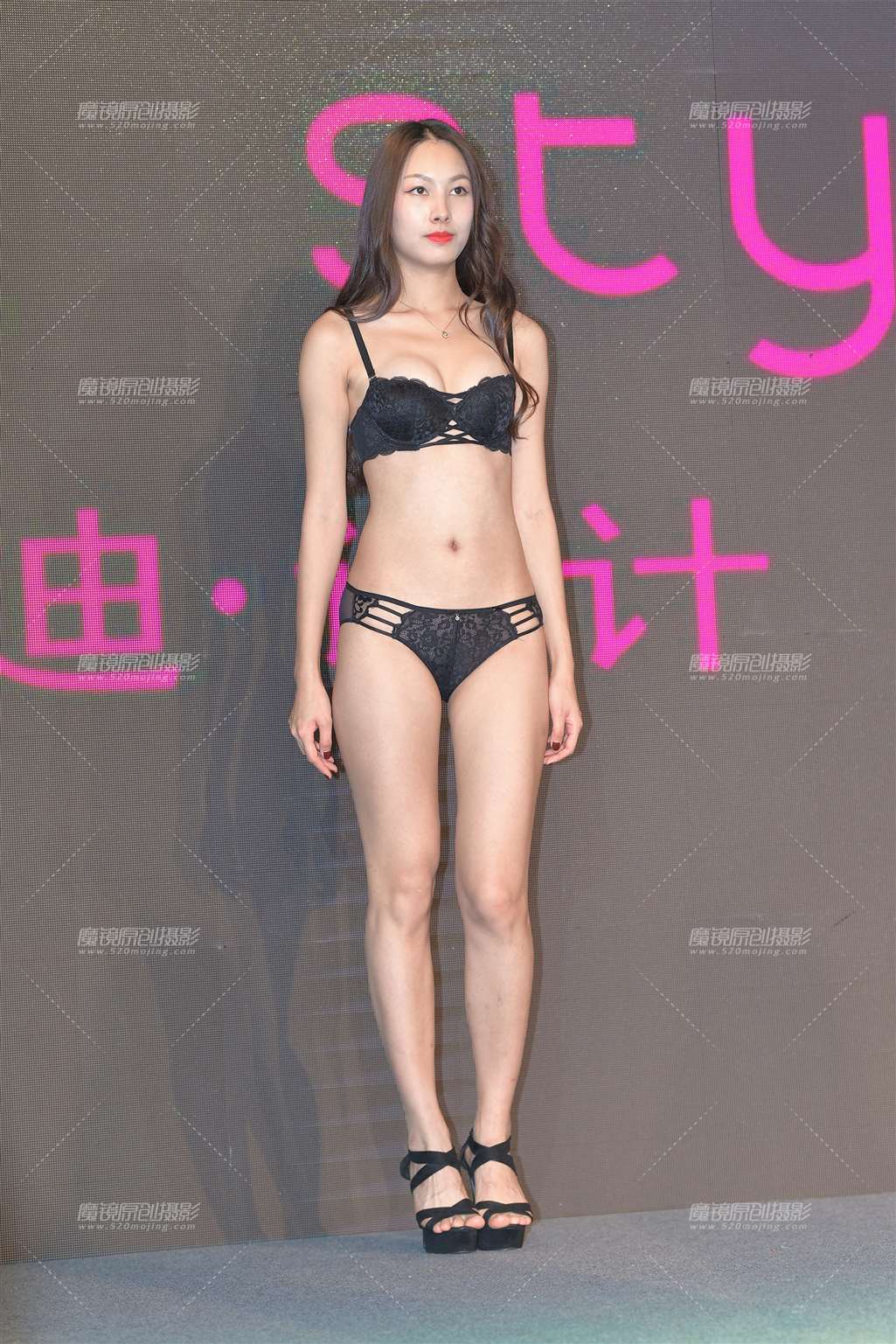 图片[1]-【视觉冲击赛贴】你会为她这套内衣点赞吗？-街拍流行馆