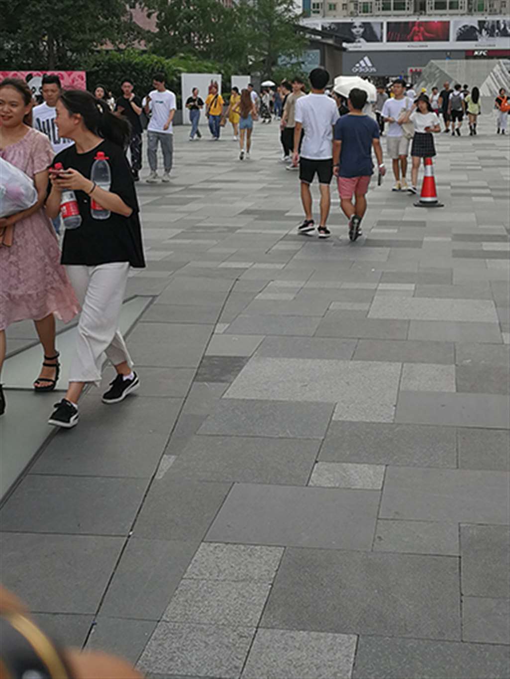图片[3]-【慕容笙赛贴】热裤小姐姐-街拍流行馆
