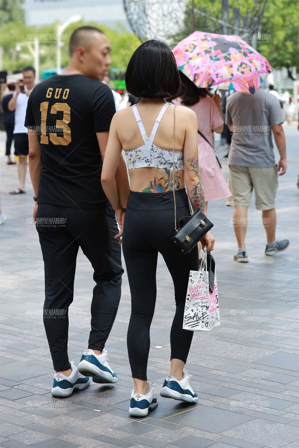 图片[1]-第1519篇性感紧身美女-街拍流行馆
