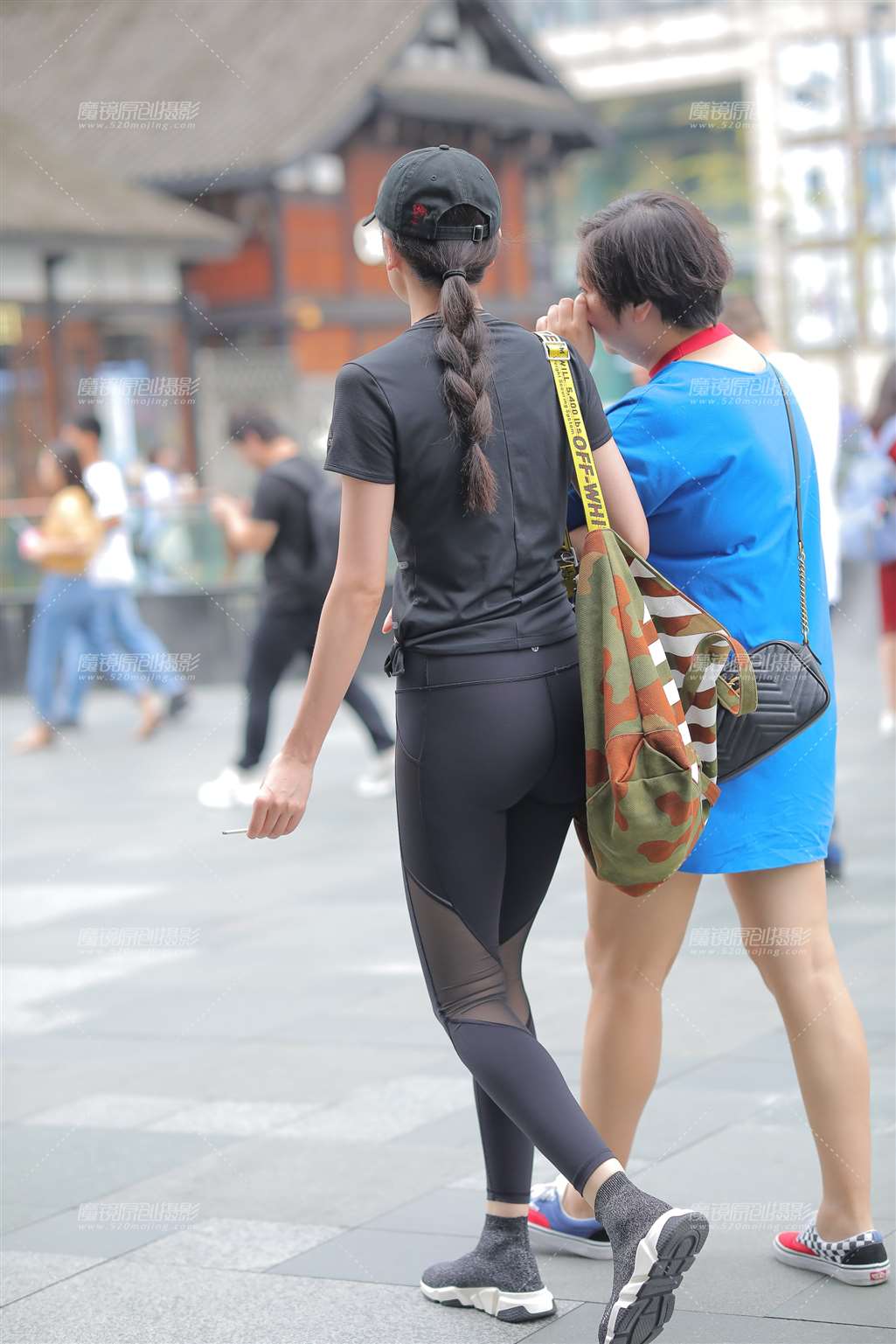 图片[2]-一袭黑色-街拍流行馆