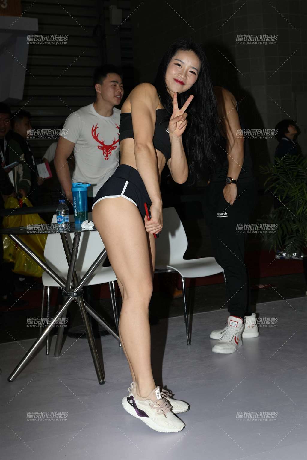 图片[3]-性感紧身健身热裤美女-街拍流行馆